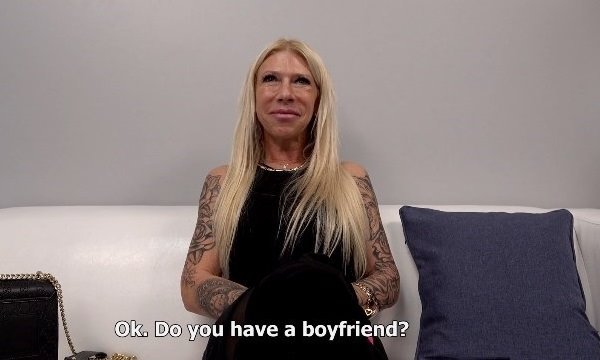 Пятидесятилетняя красотка, повидавшая многое и многих, на кастинге.