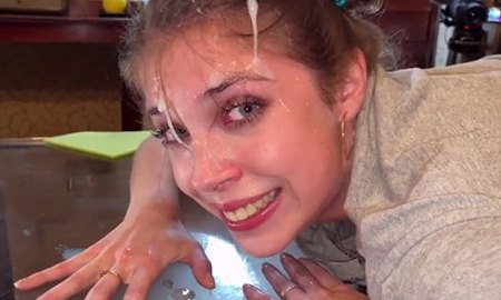 Приклеил сестру к столу суперклеем, а потом суперспермой.